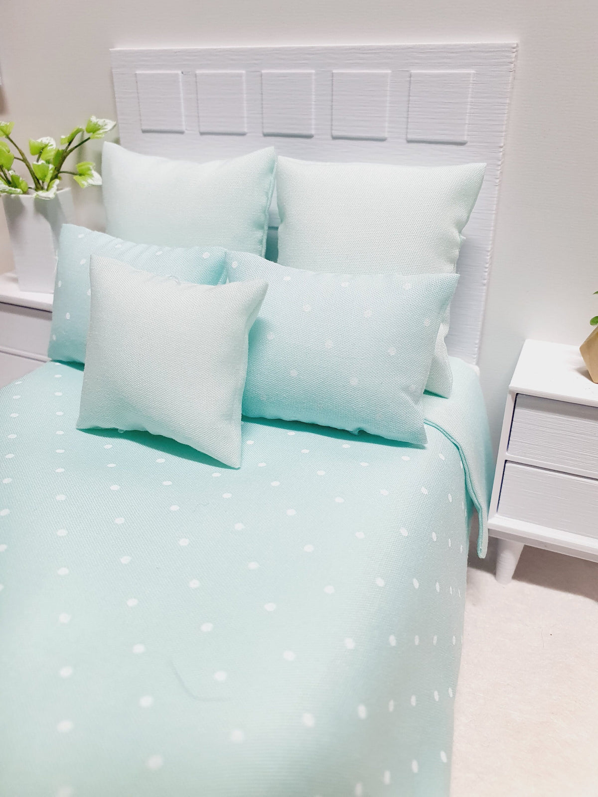 Polka Dot Double Bedding Set – alternate view 5 | 1:12 scale dolls house miniature