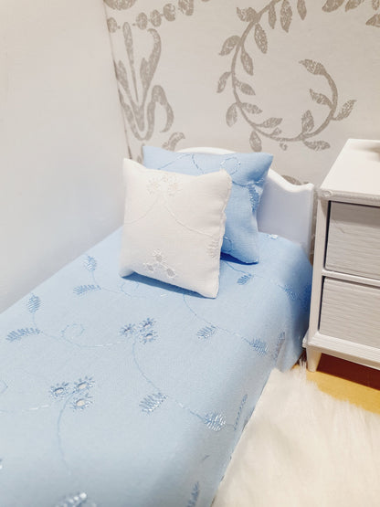Floral Leaf Junior Bedding Set – alternate view 7 | 1:12 scale dolls house miniature
