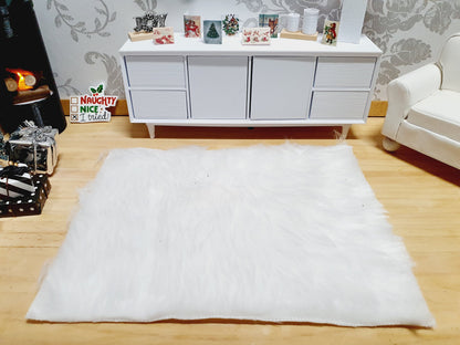White Short Pile Fur Rug | 1:12 scale dolls house miniature