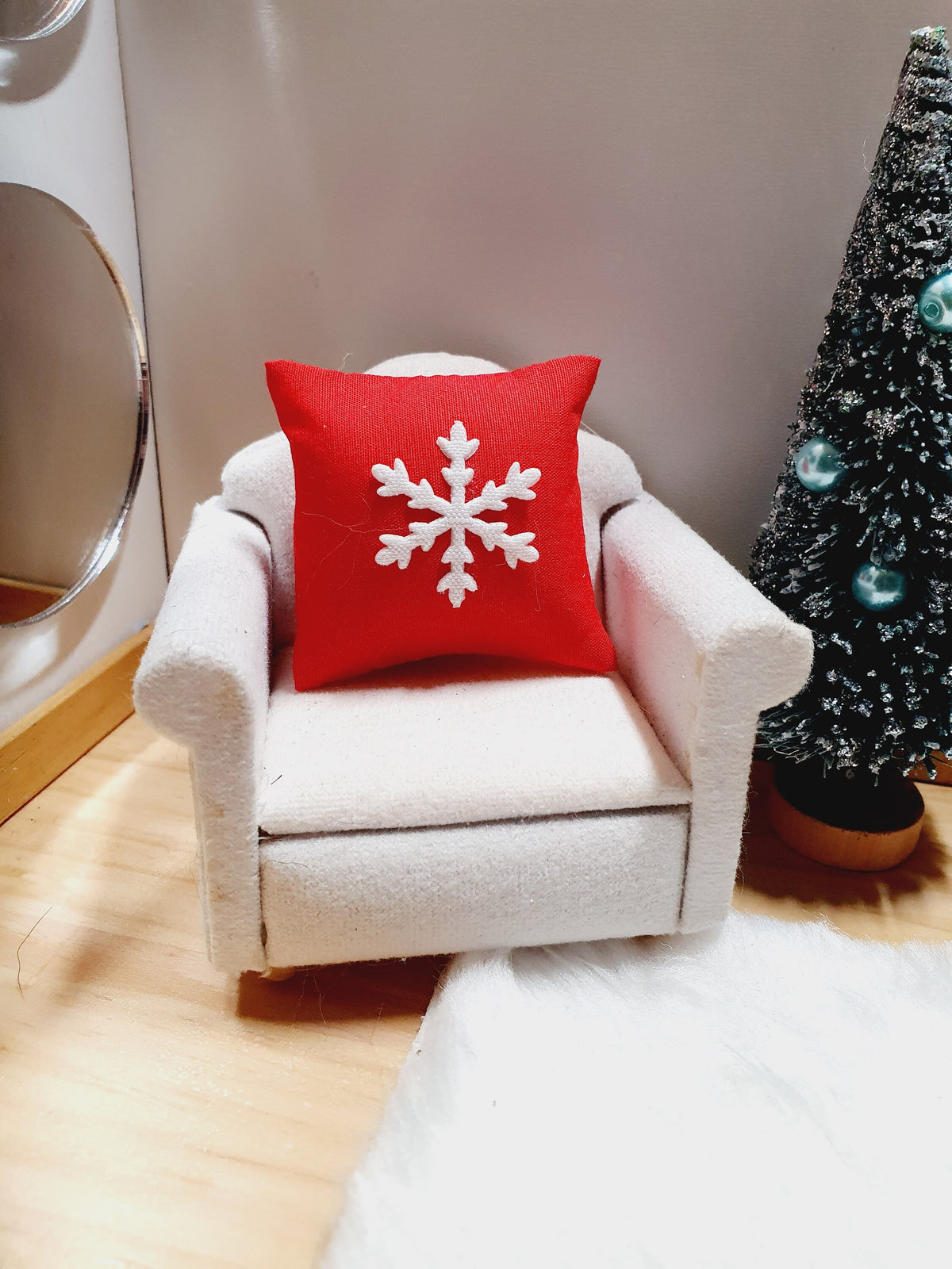 Christmas Snowflake Cushion – alternate view 3 | 1:12 scale dolls house miniature