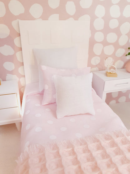 Polka Dot Single Bedding Set – alternate view 5 | 1:12 scale dolls house miniature