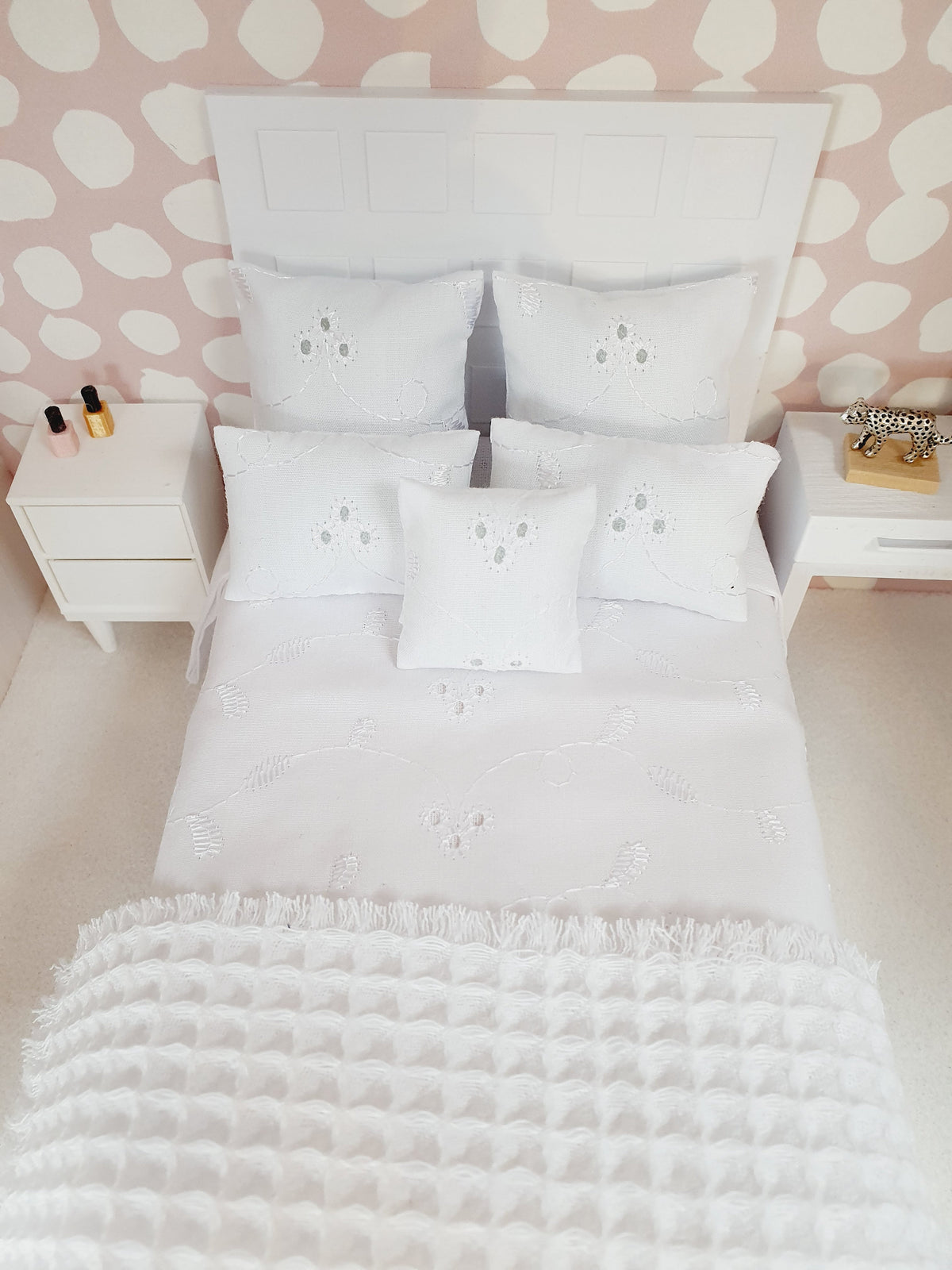 White 6-Piece Double Bedding Set – alternate view 10 | 1:12 scale dolls house miniature