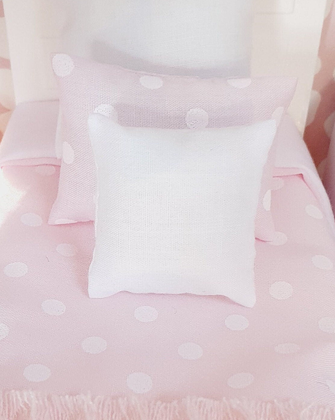 Polka Dot Single Bedding Set – alternate view 3 | 1:12 scale dolls house miniature