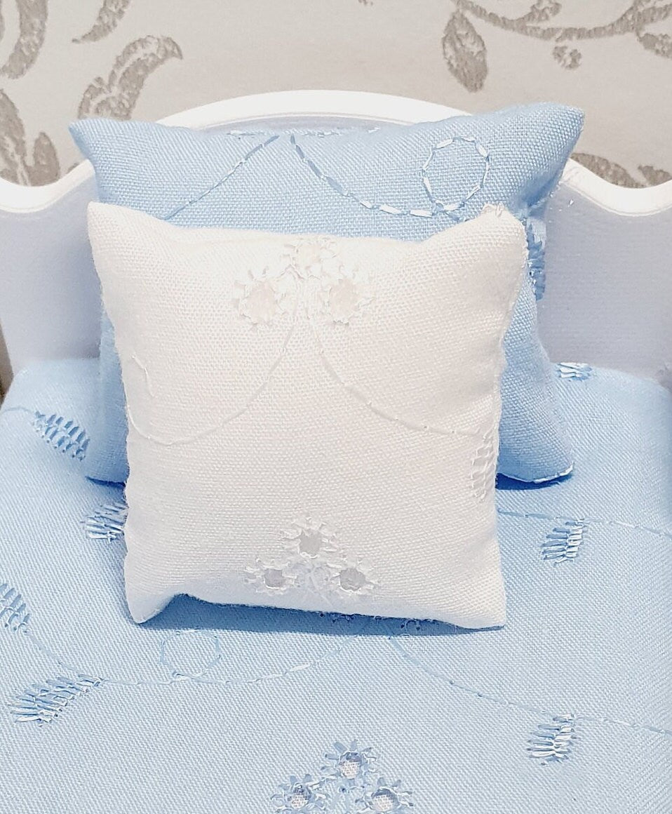 Floral Leaf Junior Bedding Set – alternate view 4 | 1:12 scale dolls house miniature