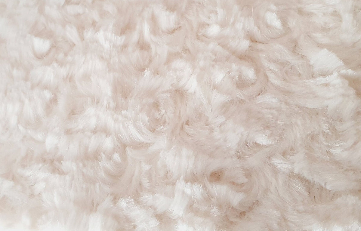 Cream Fur Rug – 160×120 mm – alternate view 7 | 1:12 scale dolls house miniature