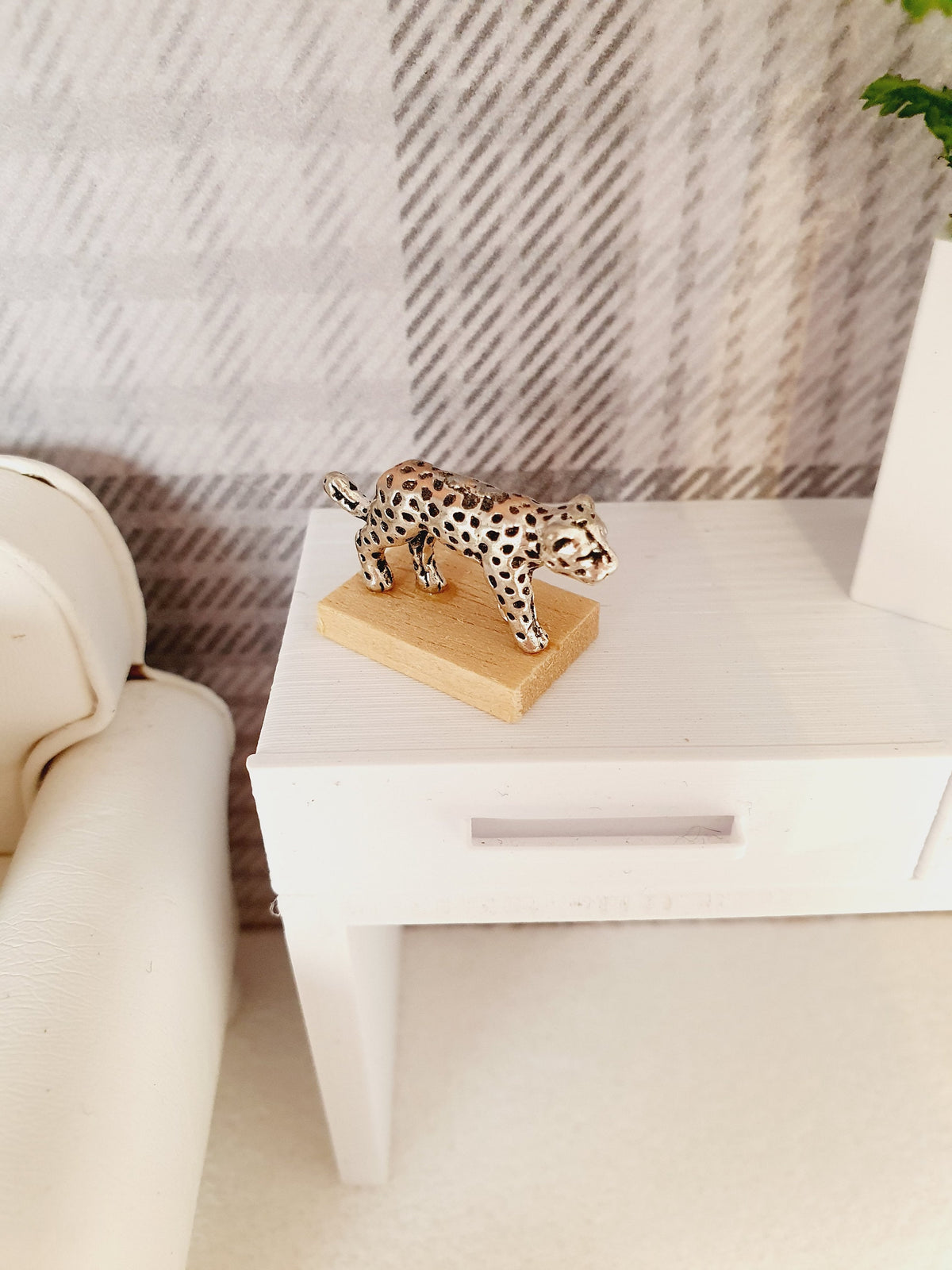 Standing Leopard Ornament – alternate view 10 | 1:12 scale dolls house miniature