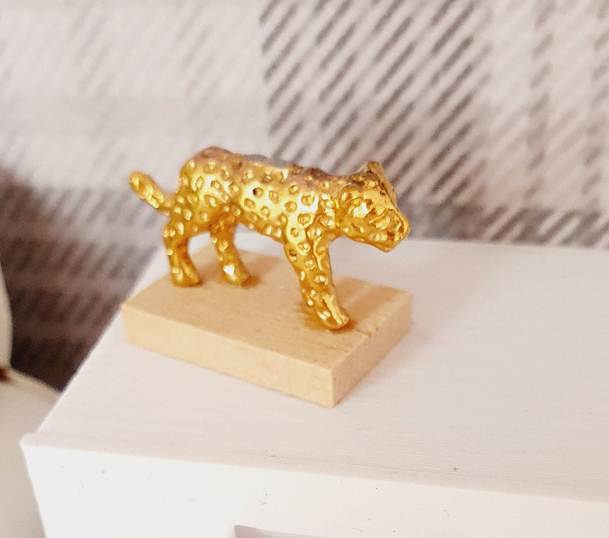 Standing Leopard Ornament – alternate view 7 | 1:12 scale dolls house miniature