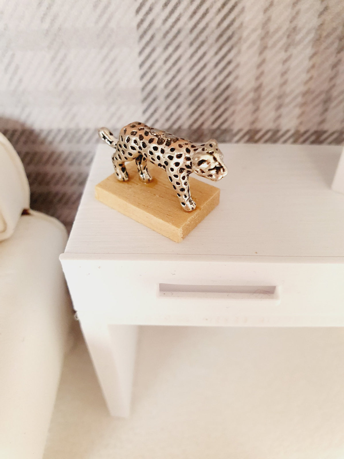 Standing Leopard Ornament – alternate view 9 | 1:12 scale dolls house miniature