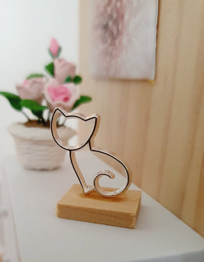Cat Ornament on Wooden Stand – alternate view 5 | 1:12 scale dolls house miniature
