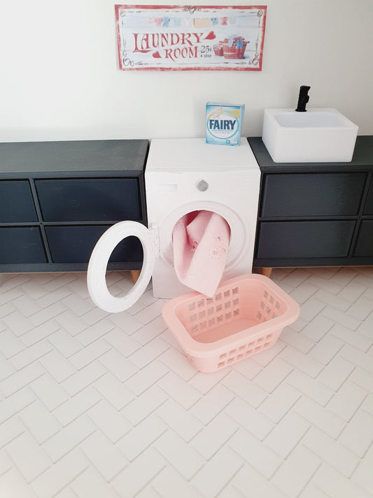 Laundry Basket | 1:12 scale dolls house miniature