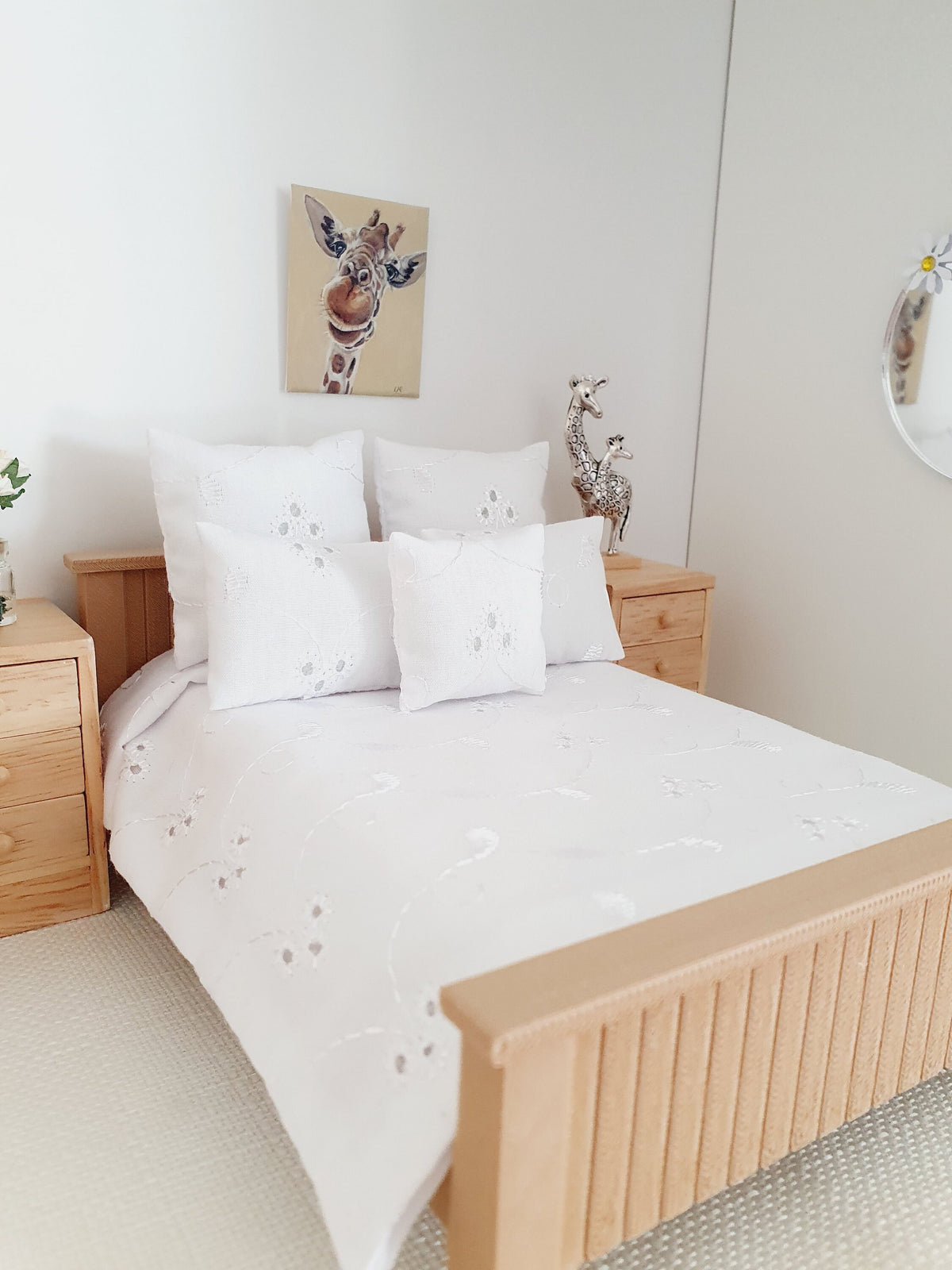 White 6-Piece Double Bedding Set – alternate view 9 | 1:12 scale dolls house miniature