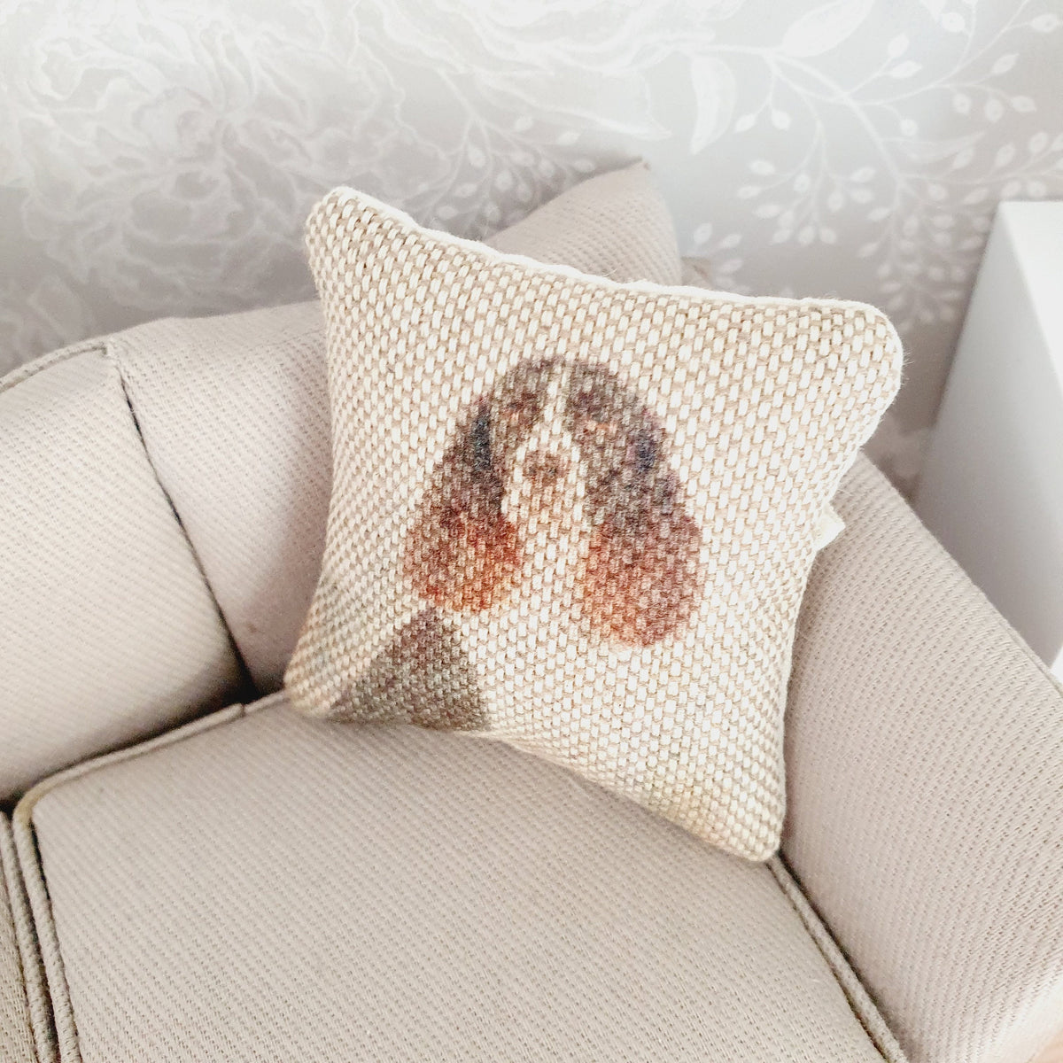 Springer Spaniel Cushion – alternate view 4 | 1:12 scale dolls house miniature