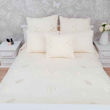 Cream Double Bedding Set – alternate view 7 | 1:12 scale dolls house miniature