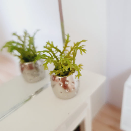 Textured Silver Pot & Green Plant – alternate view 2 | 1:12 scale dolls house miniature