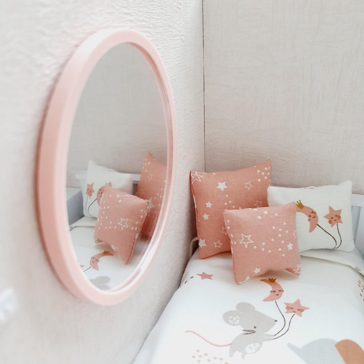 Coloured Round Mirror – 93 mm | 1:12 scale dolls house miniature