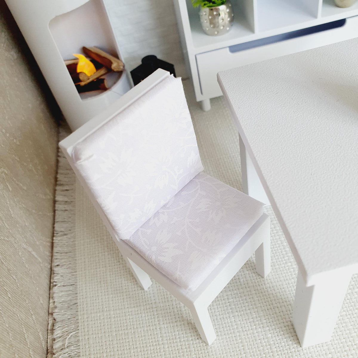 dollhouse white chair, H: 8cm D: 3.7cm W: 3.7cm, straight back chair, fabric white floral seat pad on bottom and back of seat, 12th scale miniature, 3d printed