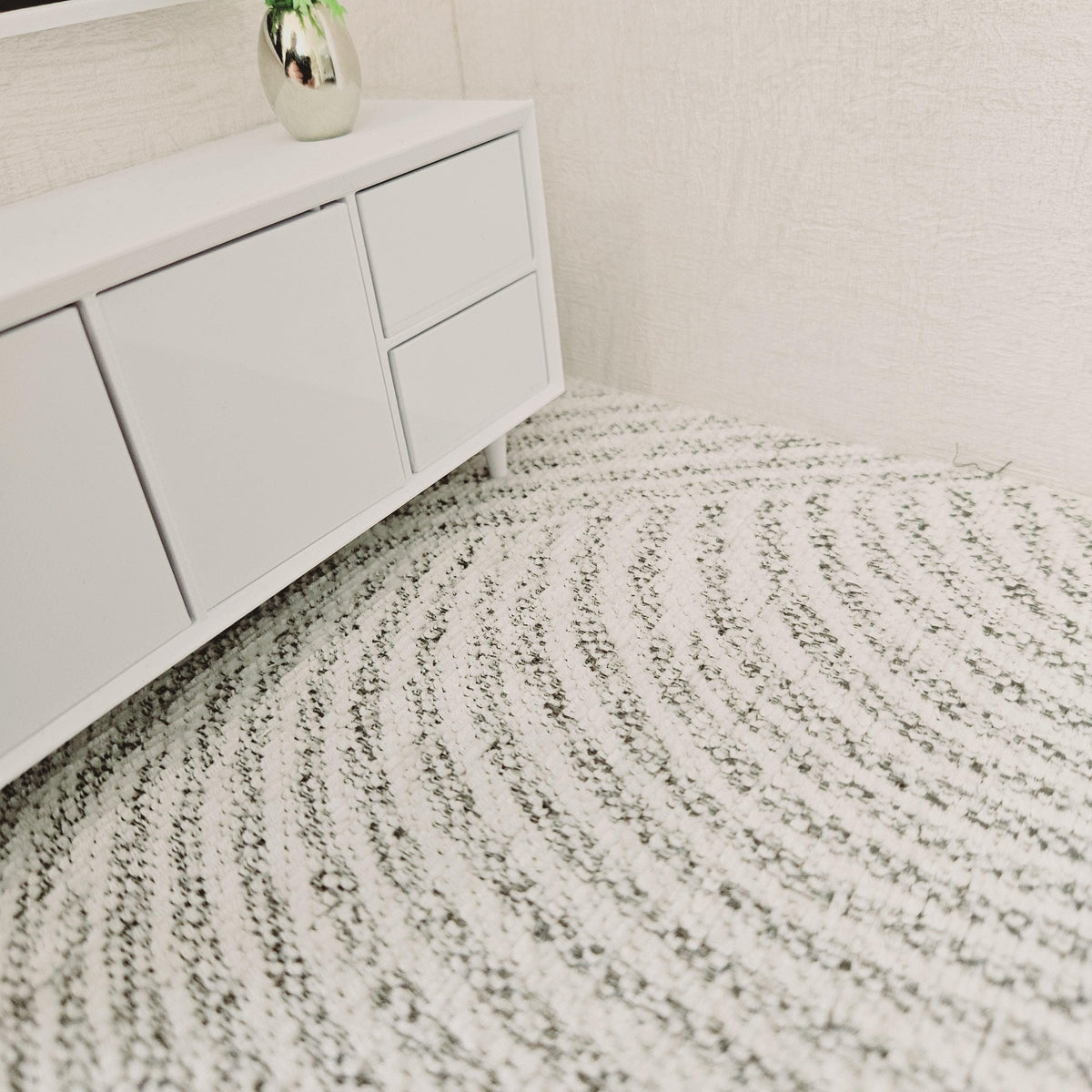 Patterned Light Grey and White Rug – alternate view 2 | 1:12 scale dolls house miniature