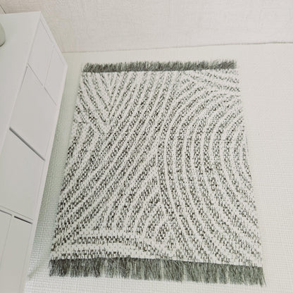Patterned Light Grey and White Rug – alternate view 5 | 1:12 scale dolls house miniature