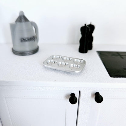 Heart Baking Tray – alternate view 4 | 1:12 scale dolls house miniature