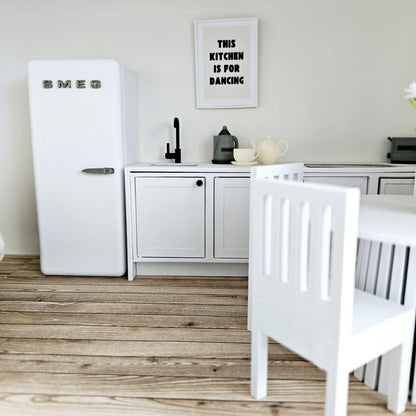 Shaker Kitchen Set with SMEG Fridge – alternate view 5 | 1:12 scale dolls house miniature
