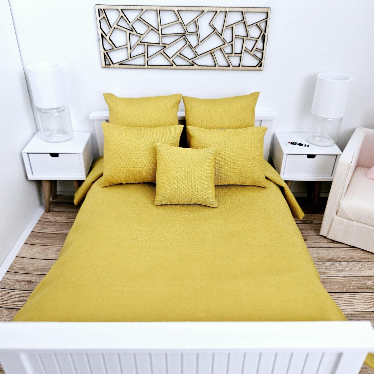 Double Bedding & Coloured Throw Set – alternate view 3 | 1:12 scale dolls house miniature