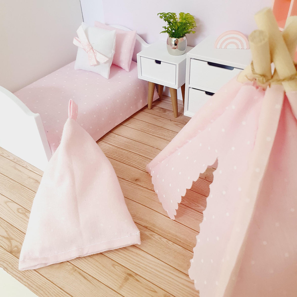 Polka Dot Bean Bag Chair – alternate view 3 | 1:12 scale dolls house miniature