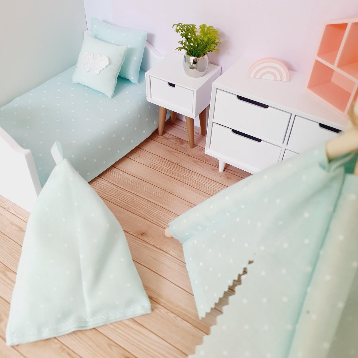 Polka Dot Bean Bag Chair – alternate view 7 | 1:12 scale dolls house miniature