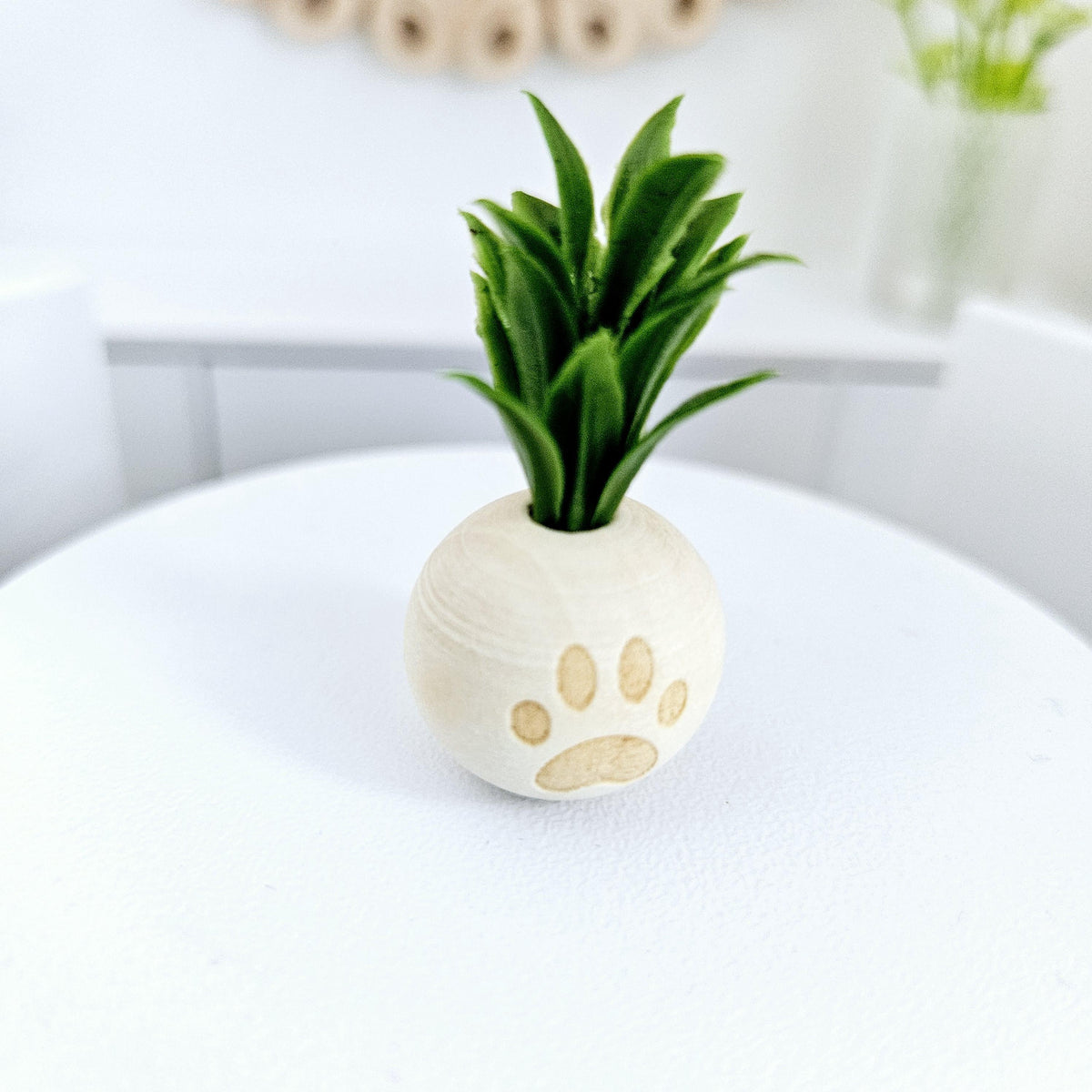 Paw Print Plant Pot – alternate view 3 | 1:12 scale dolls house miniature