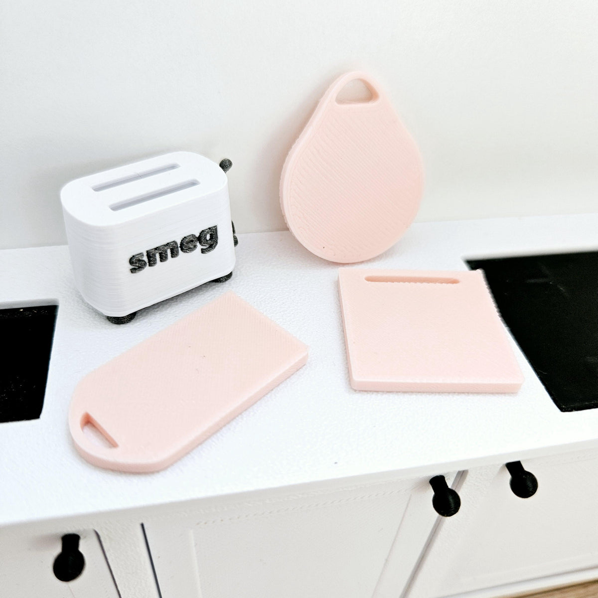 Chopping Boards – Set of 3 – alternate view 3 | 1:12 scale dolls house miniature