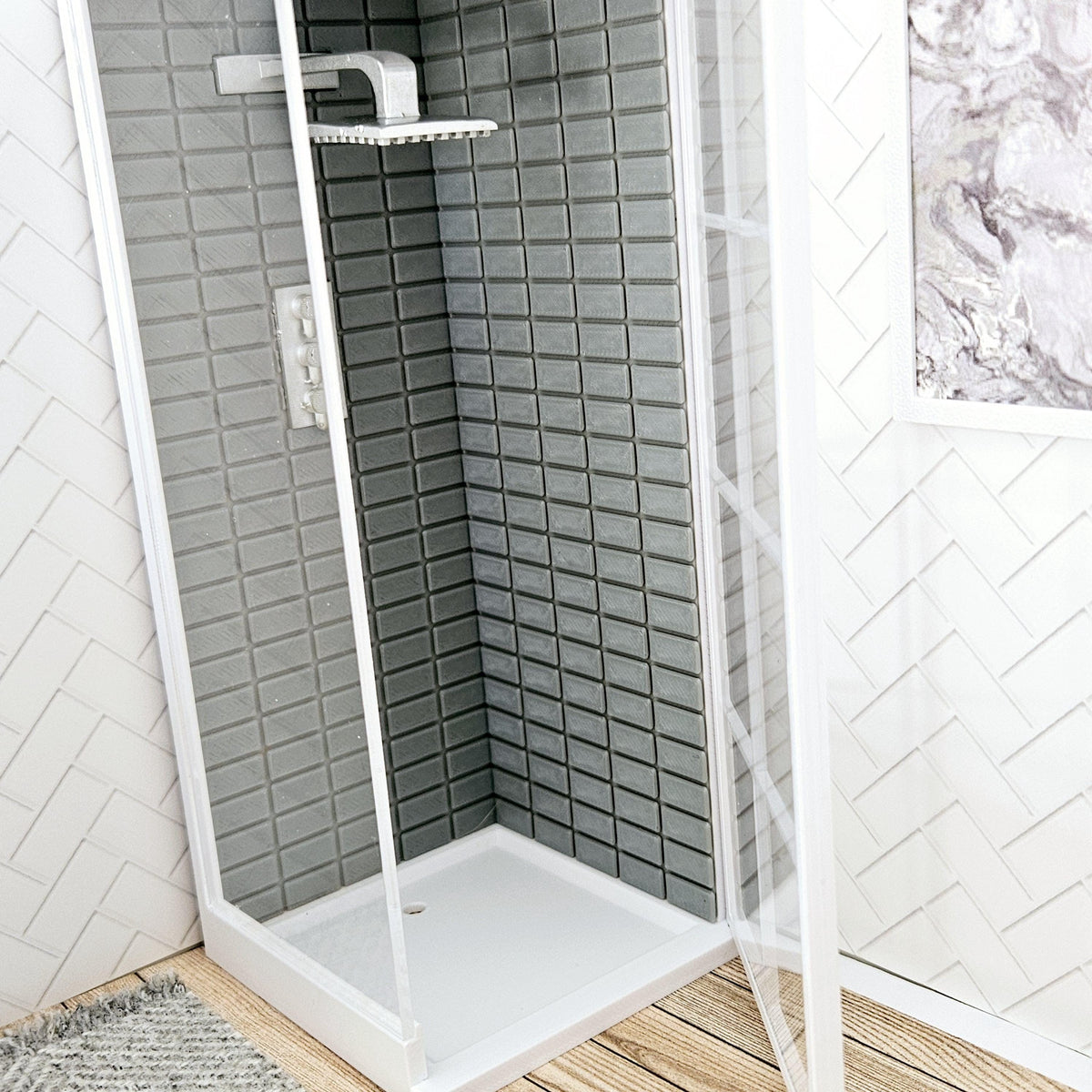 Panelled-Door Shower Cubicle – alternate view 3 | 1:12 scale dolls house miniature