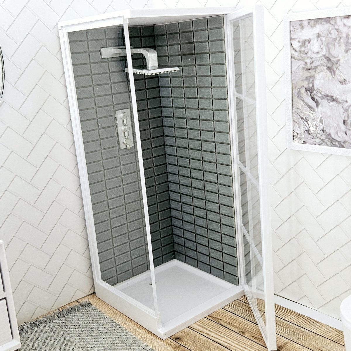 Panelled-Door Shower Cubicle – alternate view 4 | 1:12 scale dolls house miniature