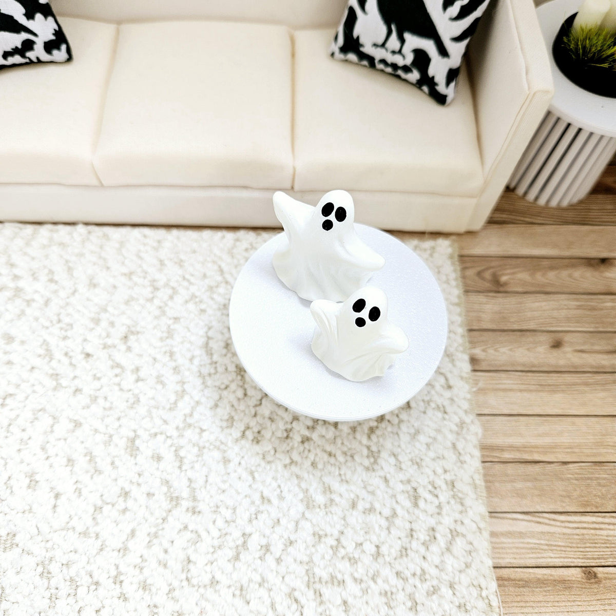 Halloween Ghosts, Set of 2 – alternate view 3 | 1:12 scale dolls house miniature