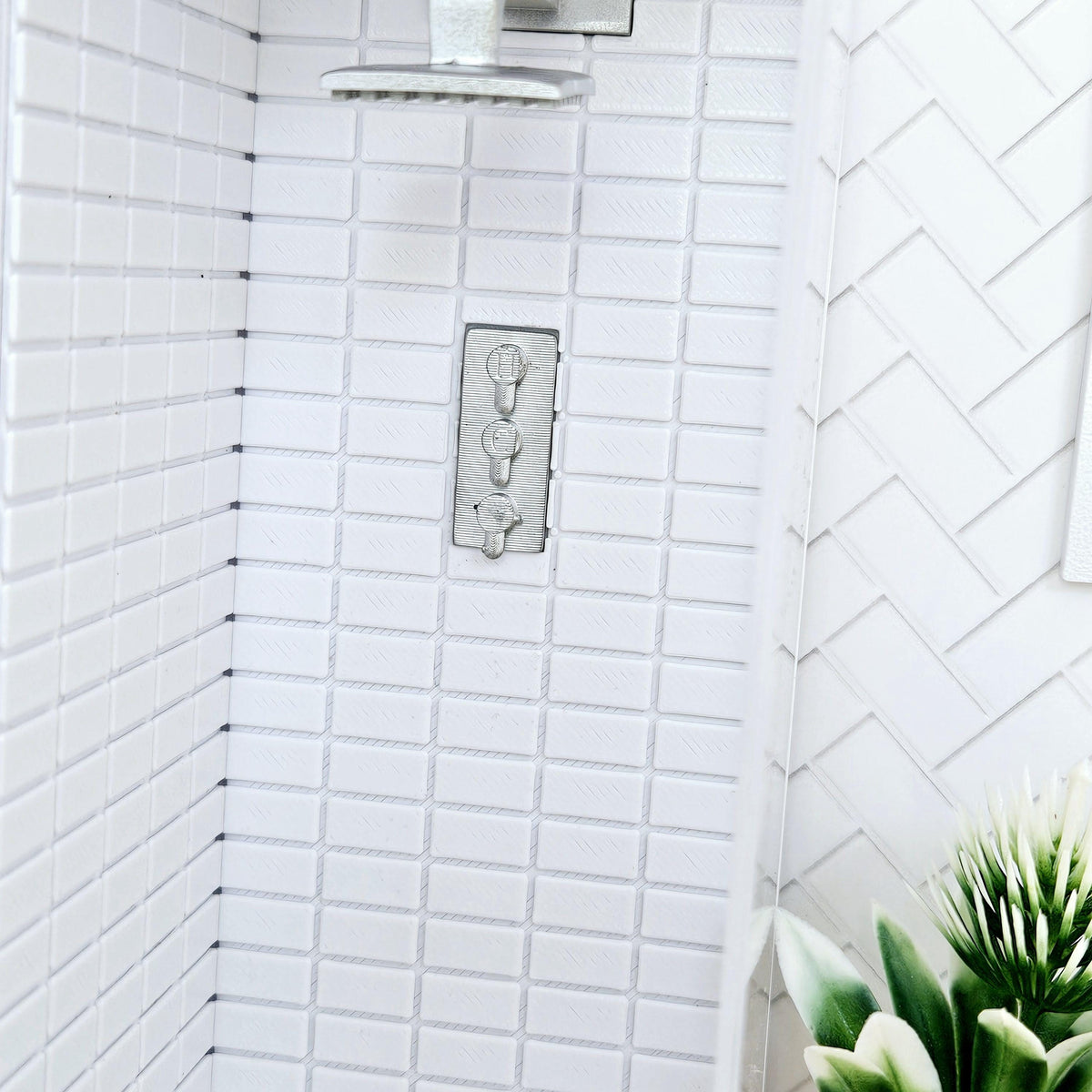 Tiled Modern Shower Cubicle – alternate view 5 | 1:12 scale dolls house miniature