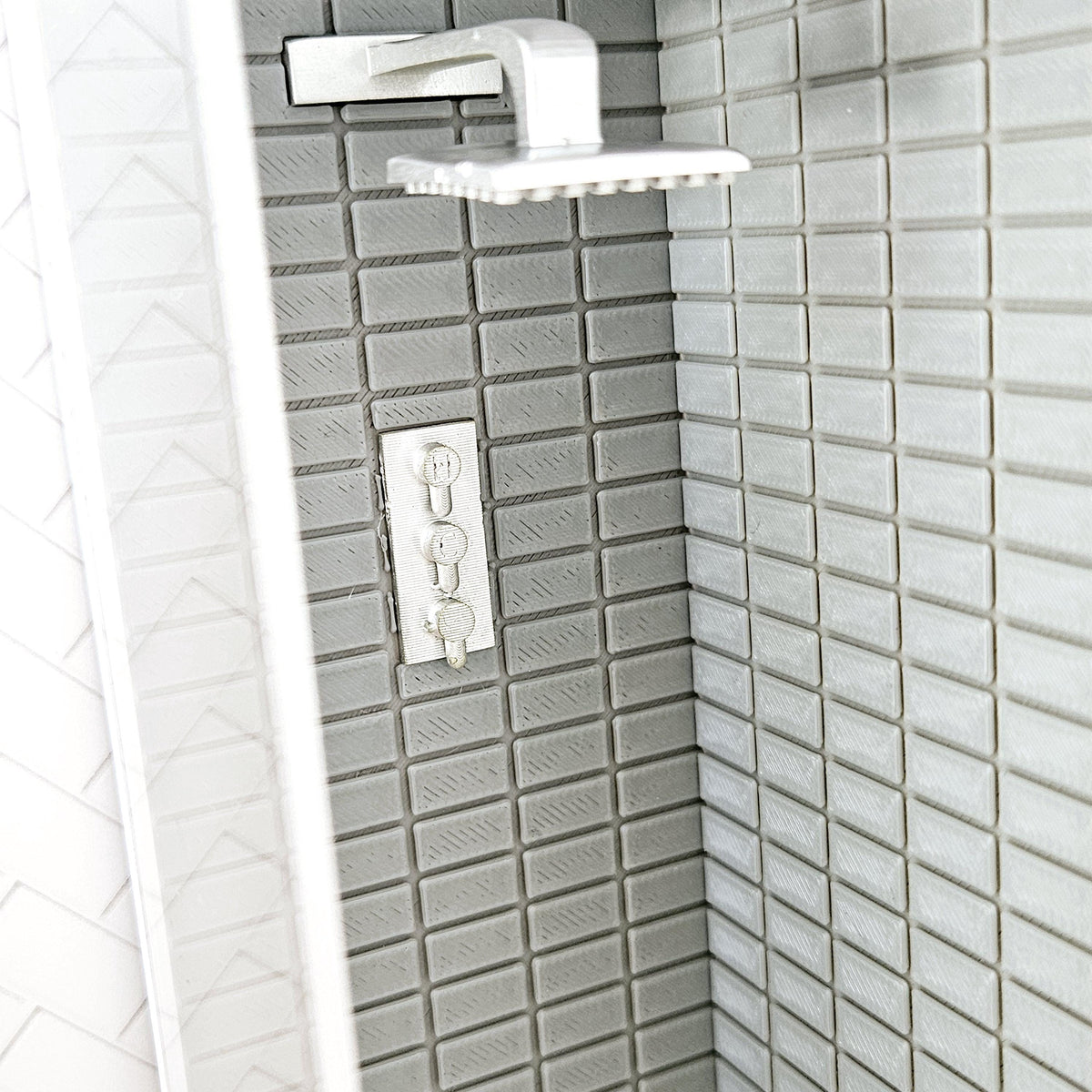 Panelled-Door Shower Cubicle – alternate view 5 | 1:12 scale dolls house miniature