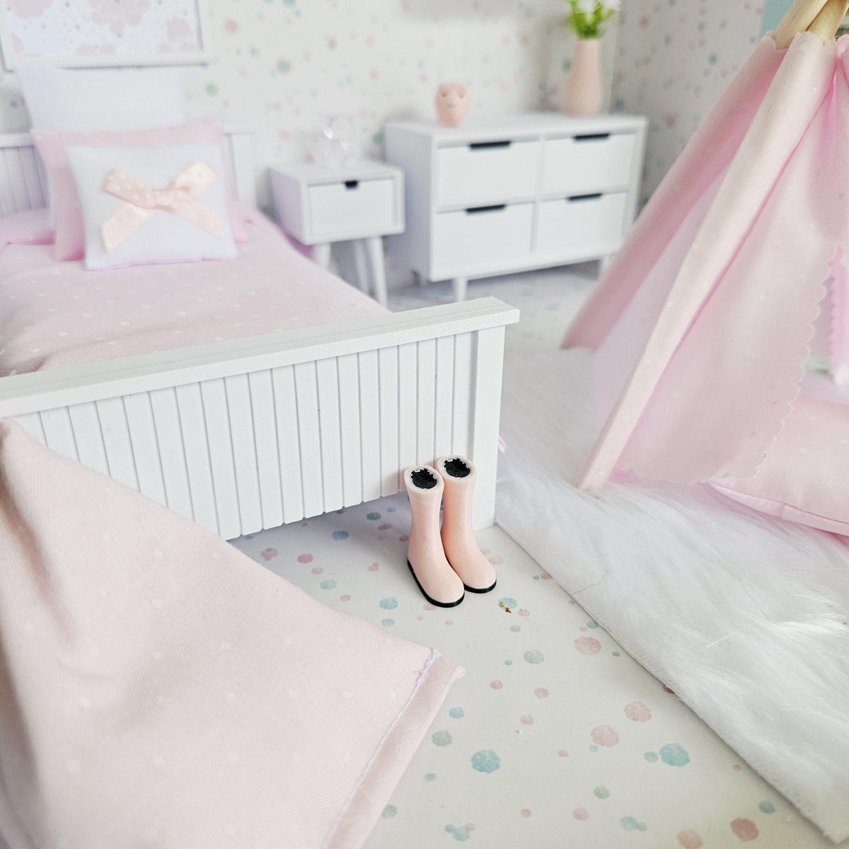 Pink Polka Dot Suitcase Dollhouse – alternate view 4 | 1:12 scale dolls house miniature
