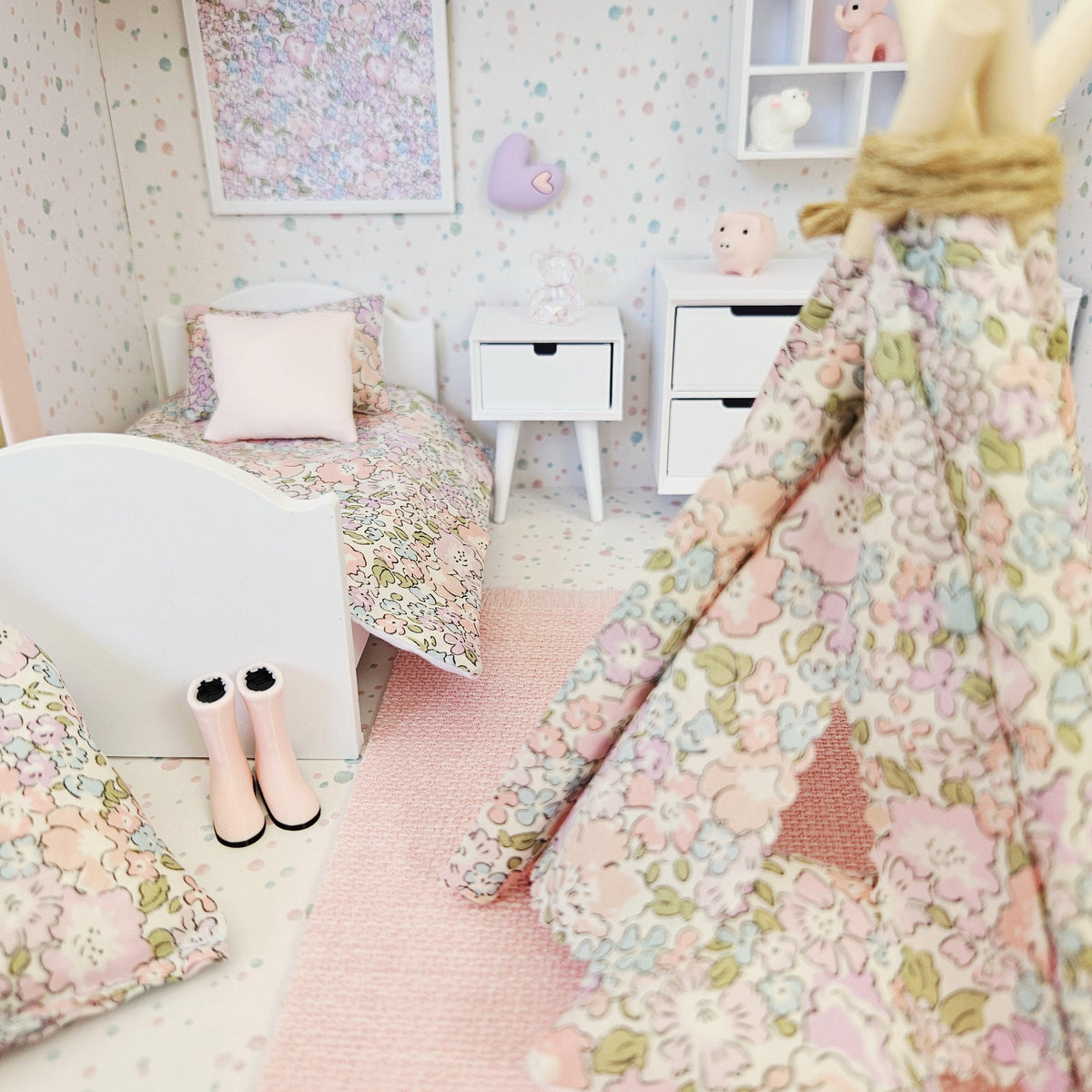 Pink Liberty Michelle Suitcase – alternate view 6 | 1:12 scale dolls house miniature