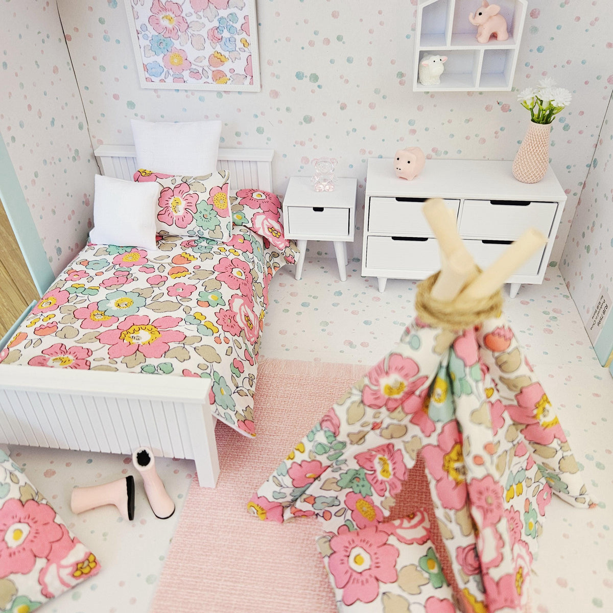 Liberty Betsy Suitcase Dollhouse – alternate view 9 | 1:12 scale dolls house miniature