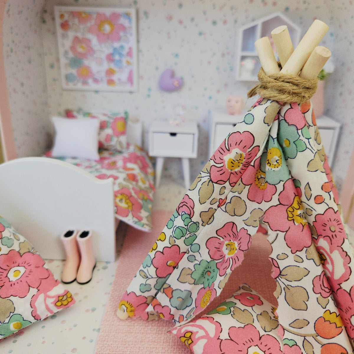 Dolls House in a Travel Suitcase, Pretty Liberty Betsy design, 12th Scale, Miniature case