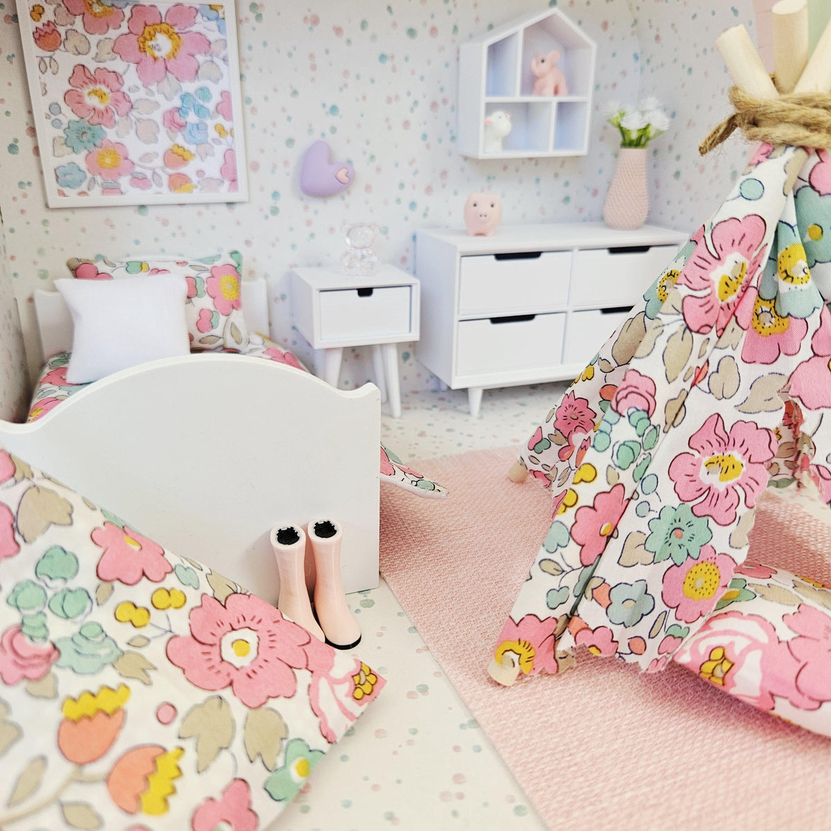 Dolls House in a Travel Suitcase, Pretty Liberty Betsy design, 12th Scale, Miniature case