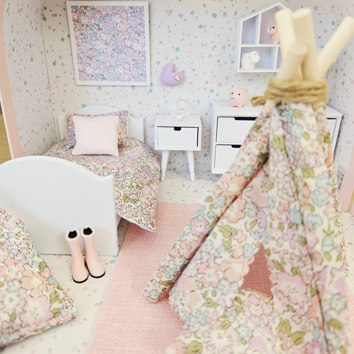 Pink Liberty Michelle Suitcase – alternate view 4 | 1:12 scale dolls house miniature