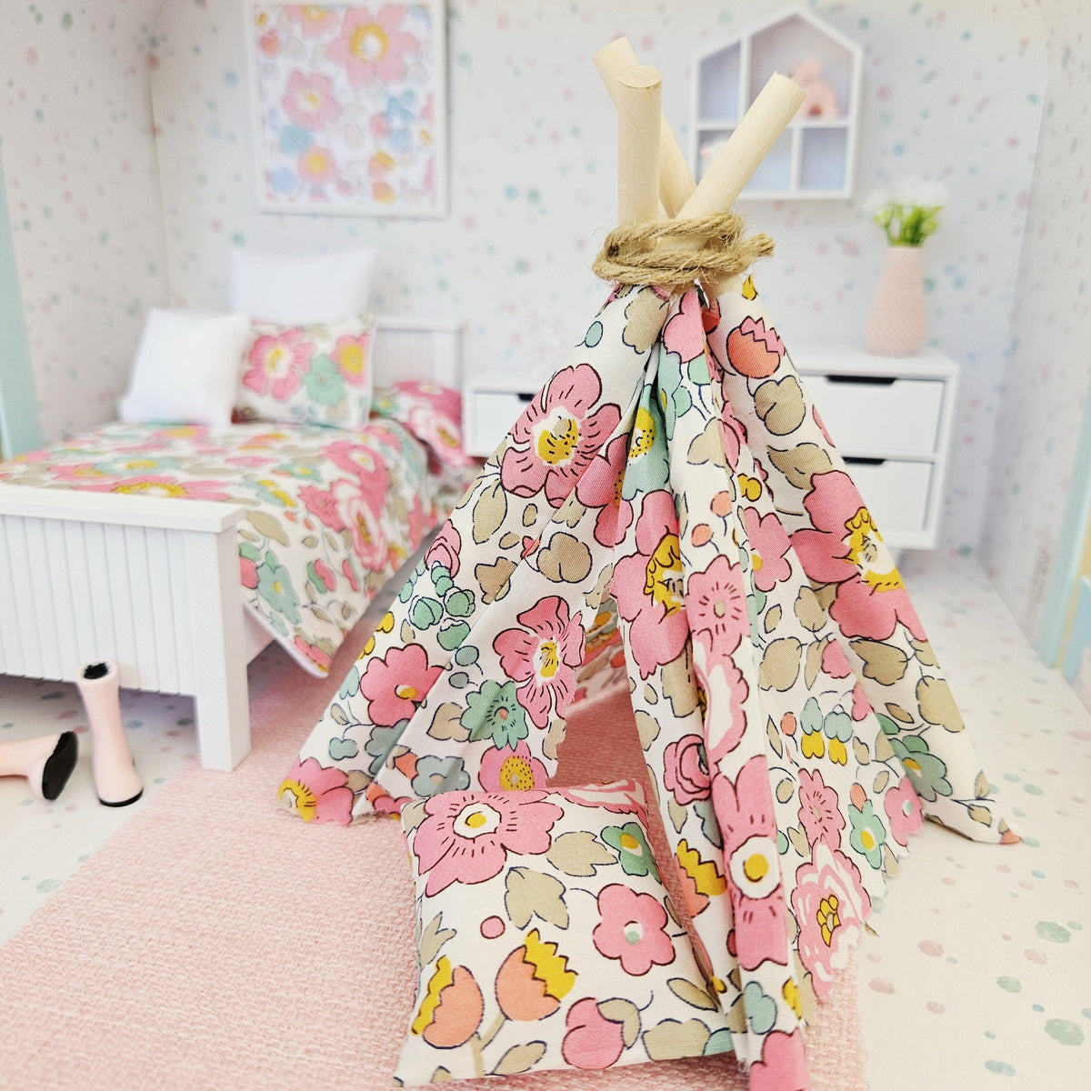 Liberty Betsy Suitcase Dollhouse – alternate view 5 | 1:12 scale dolls house miniature