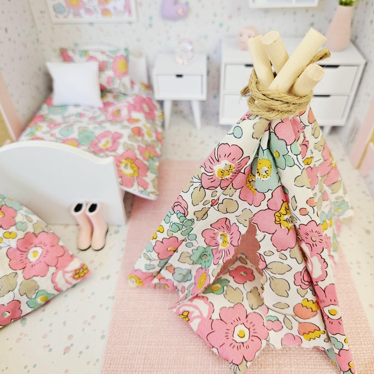 Dolls House in a Travel Suitcase, Pretty Liberty Betsy design, 12th Scale, Miniature case