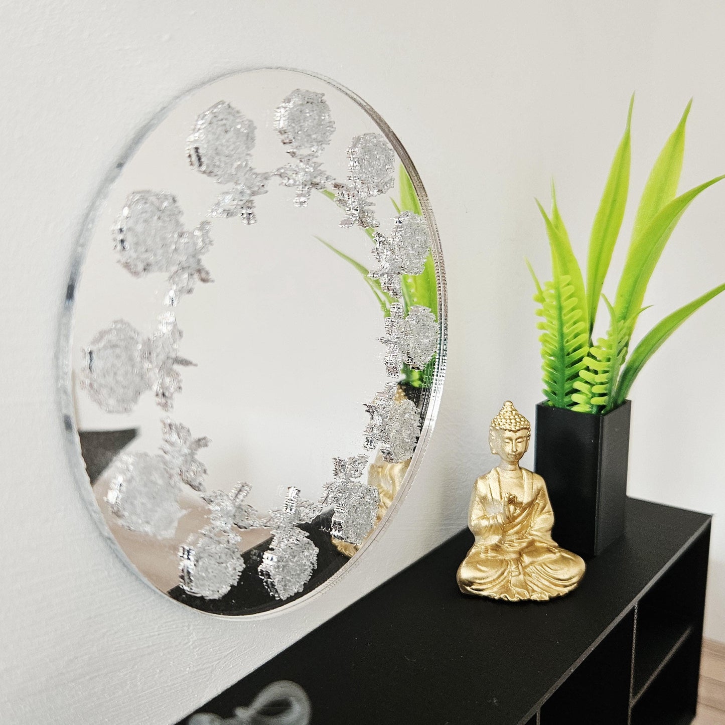 Dolls House Round Rose Wreath Mirror – Silver Acrylic | 1:12 Scale Miniature
