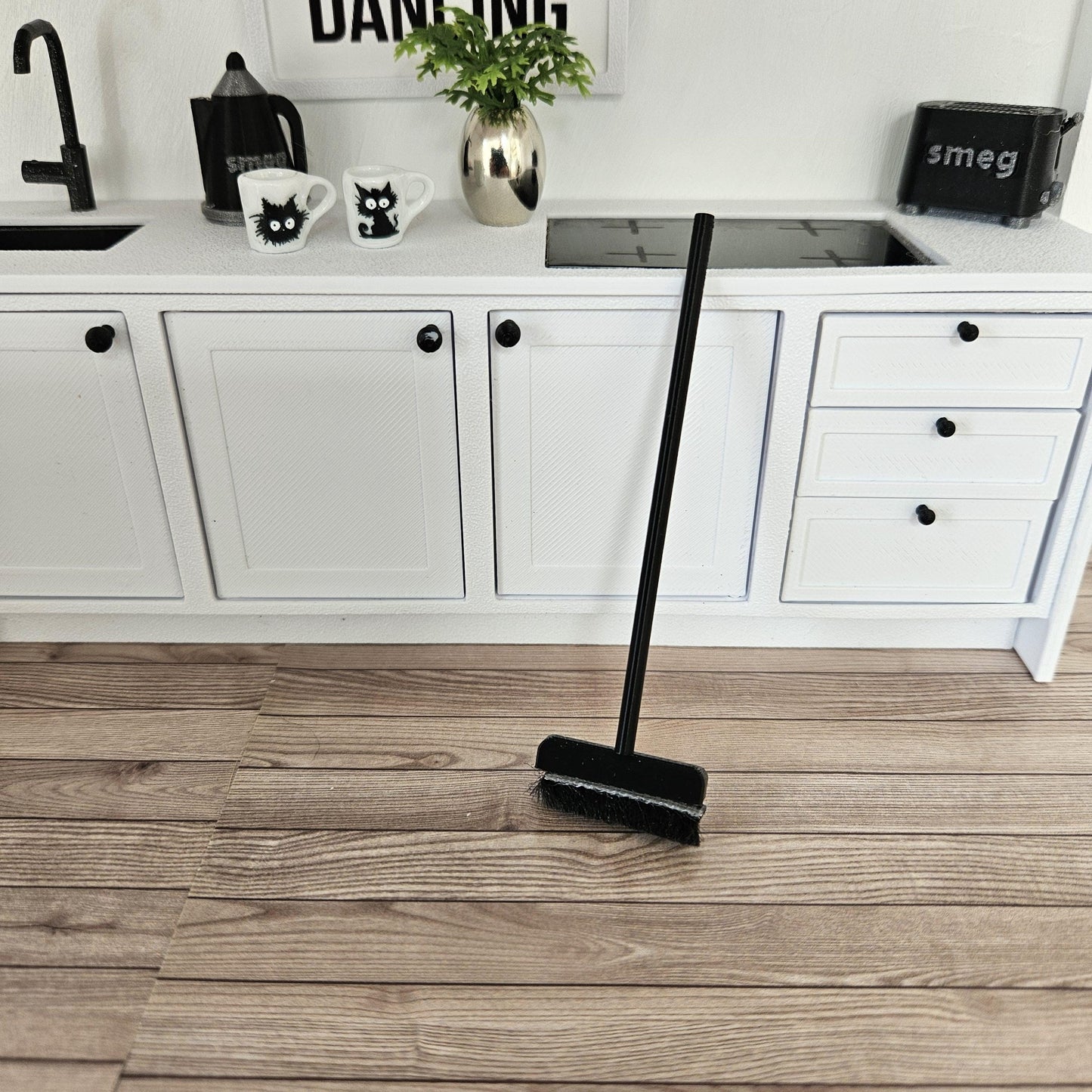 Dolls House Floor Broom – Choice of Colours | 1:12 Scale Miniature