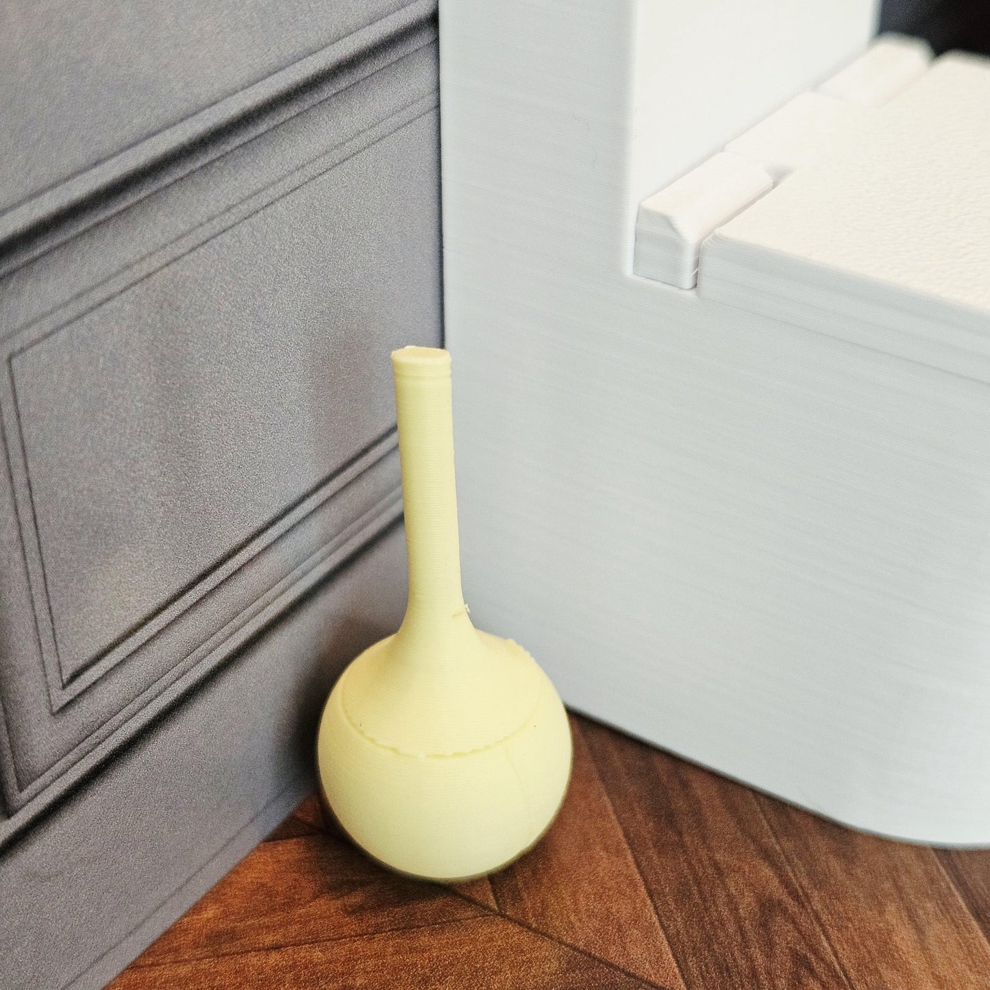 Dolls House Modern Round Toilet Brush, 12th Scale, Choice of Colours