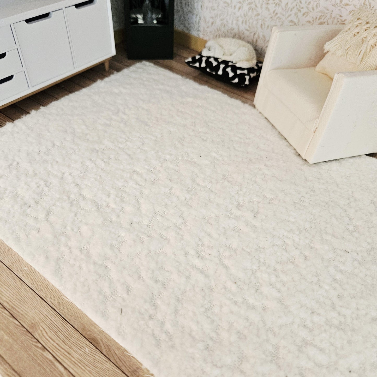 Dolls House Large White Boucle Rug  1:12th Scale, Miniature Rug (RUG-EX)
