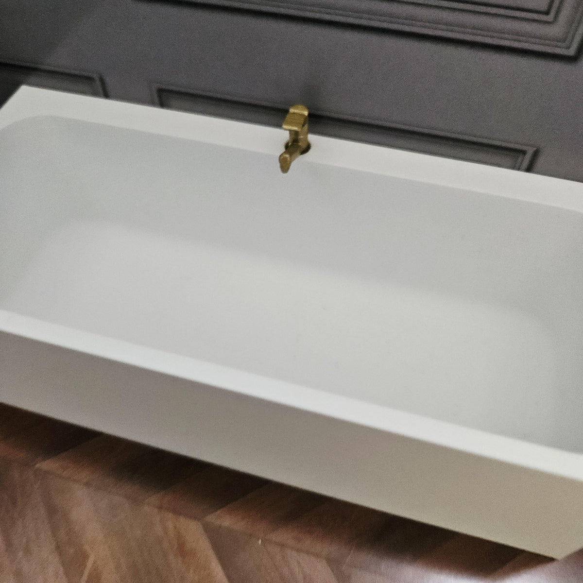 Modern Bath with Chrome Tap – alternate view 4 | 1:12 scale dolls house miniature