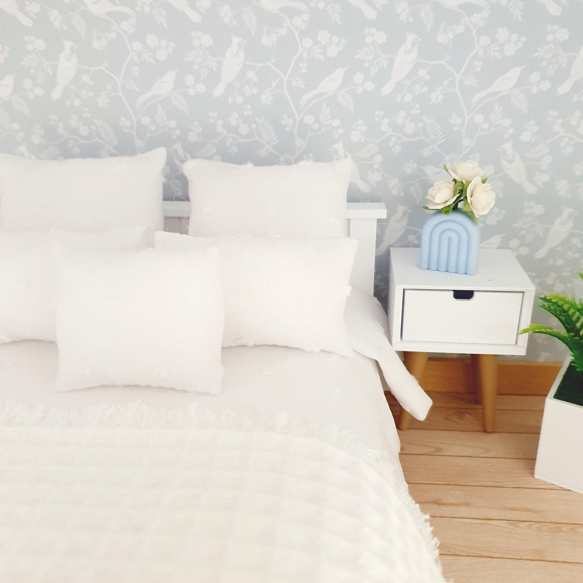 White 7-Piece Double Bedding Set | 1:12 scale dolls house miniature