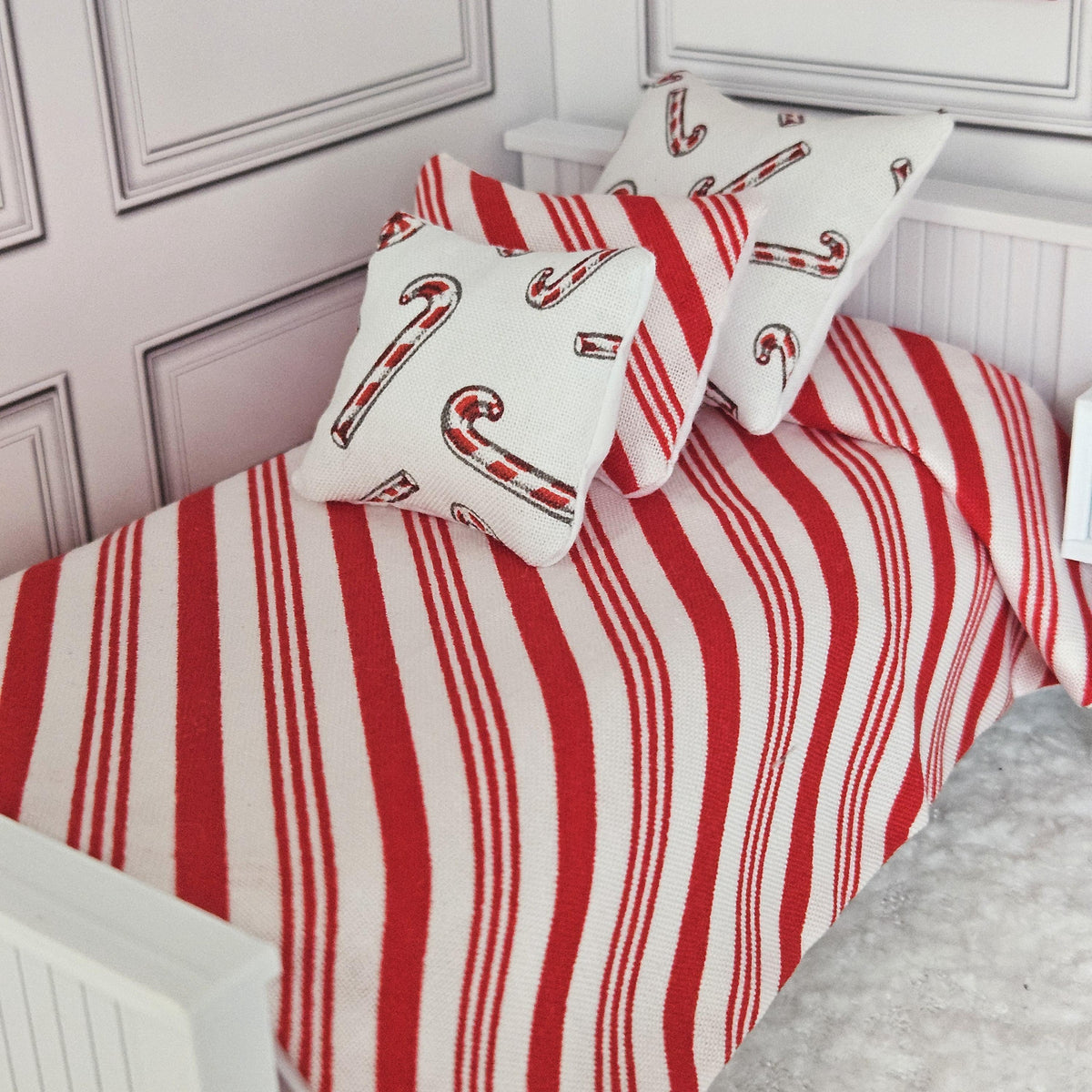 Candy Cane Single Bedding Set – alternate view 4 | 1:12 scale dolls house miniature