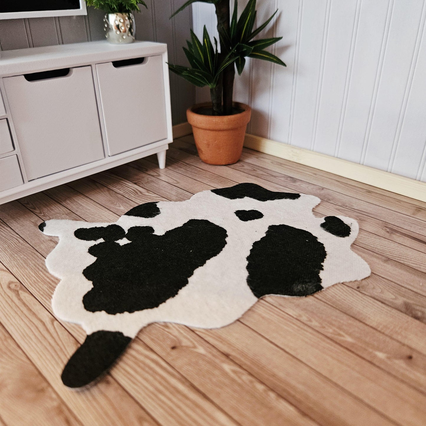 Dolls House cow hide rug, miniature rug, diorama, dollhouse accessories, black & white